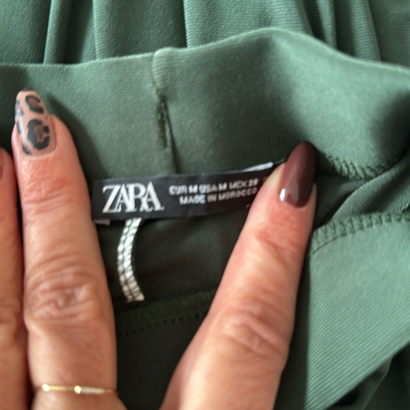Zara midi forest green skirt. Size medium. - Picture 4 of 4